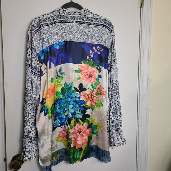 Vincente Tunic Top Flowy Comfy Floral - Picture 2 of 11